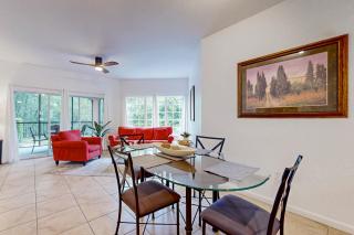 Worldquest Retreat - Ground-floor remodeled condo with sunroom, washer/dryer - 2
