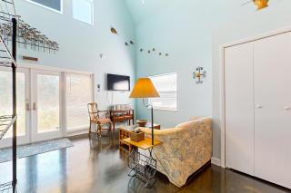 Riverfront home with internet, washer and dryer, and perfect for kayaking - 5