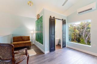 Riverfront home with internet, washer and dryer, and perfect for kayaking - 2