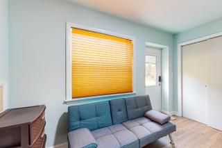 Riverfront home with internet, washer and dryer, and perfect for kayaking - 4