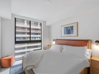 Spectacular Condo - Steps from Bayfront Park - 8