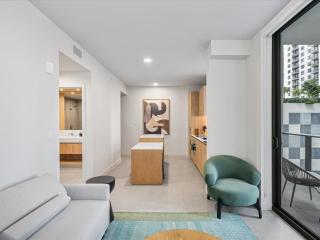 Spectacular Condo - Steps from Bayfront Park - 7