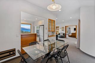 Queenstown Hill Comfort 4BR Views Fireplace - 1