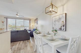 Wonderful lakefront condo near Disney with view, kitchen, gym, pool & hot tub - 6