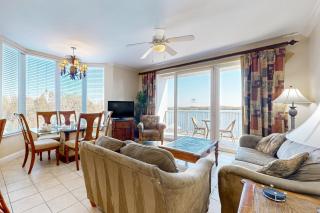 Spacious lakefront condo with views, AC, gym, pool & hot tub near attractions - 7