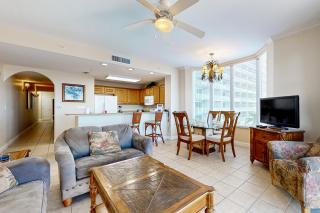 Spacious lakefront condo with views, AC, gym, pool & hot tub near attractions - 5