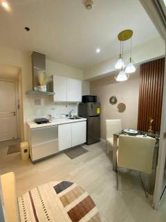 Azure Parañaque 1503 - 6