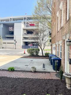 Downtown house w On-site Parking Walk to Capital, Museums B - 3