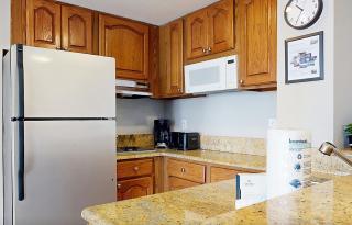 Spacious Condo with a Kitchenette, AC, Pools, Hot Tubs, Tennis, & Gym - 2