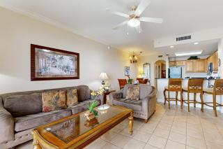 Welcoming lakefront condo with gorgeous lake view, kitchen, AC, pool & hot tub - 9