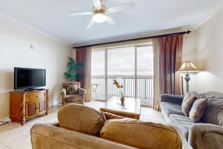 Welcoming lakefront condo with gorgeous lake view, kitchen, AC, pool & hot tub - 7