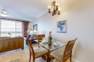 Welcoming lakefront condo with gorgeous lake view, kitchen, AC, pool & hot tub - 4