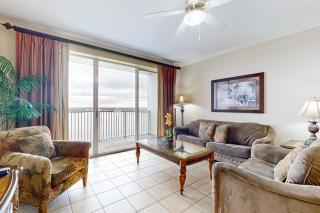 Welcoming lakefront condo with gorgeous lake view, kitchen, AC, pool & hot tub - 8