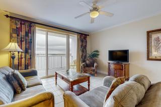 Relaxing lakefront condo near attractions with AC, hot tub, pool & lake view - 7