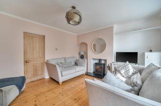 Spacious Surrey Home Garden Fast London Links - Pass the Keys - 7