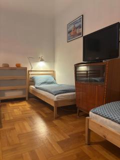 Astoria Center 8 - 1