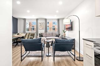 Modern & Spacious 2BR Loft with Balcony & Parking - 5