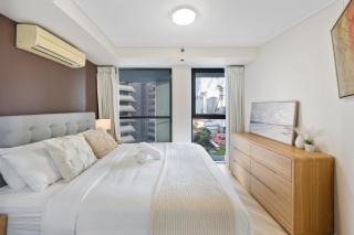 Story Bridge Views - Sleep 8 - CBD - Baby Stay - Resort Parking Gym - 4