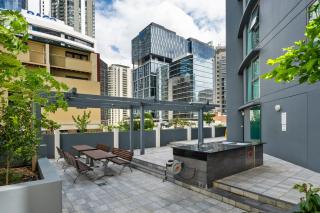 Story Bridge Views - Sleep 8 - CBD - Baby Stay - Resort Parking Gym - 3