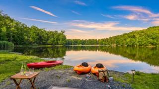 4 BR Lakeside House in Woods - 6