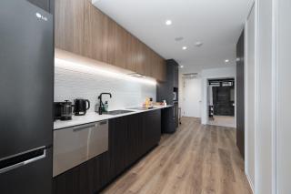 Stylish Modern Apartment Walk to Cafés & Train - 5