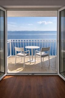 Seafront House with Private Beach Access & Parking - 8