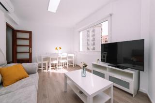 Espacioso, cómodo en el centro by CABANA Rentals - 0