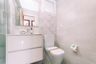 Espacioso, cómodo en el centro by CABANA Rentals - 9