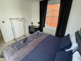 Stylish Townhouse in Leamington with parking - 2