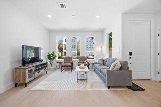 Modern 3BR Home Near Med Center & NRG Stadium - 0