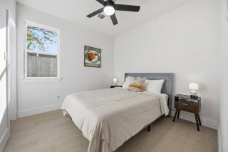 Modern 3BR Home Near Med Center & NRG Stadium - 6