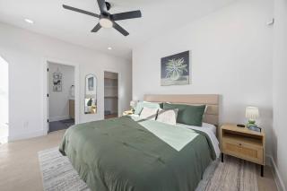 Modern 3BR Home Near Med Center & NRG Stadium - 7