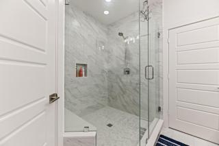 Beautiful and Spacious 7 MINS from Airport - 8