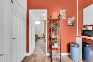 Modern Home Sleeps 3 J10 M65 Nelson Burnley - 9