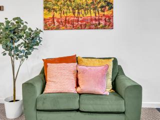 Modern Home Sleeps 3 J10 M65 Nelson Burnley - 4