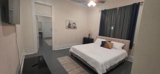 2BR Penthouse On Claiborne - 6