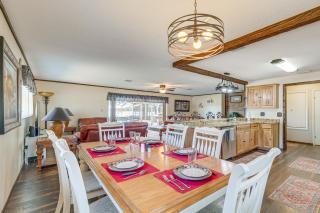 Lakefront and Poolside! Family Retreat in Hernando - 1