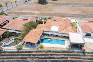 The Wow House by AcoModo - 0