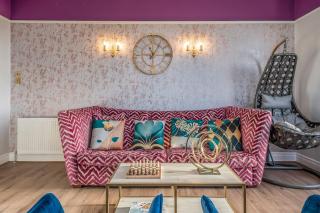 208A - The White House - 2 Rooms, 3 Beds, Fully Equipped, Free Parking - 0