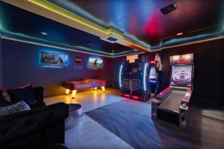 Luxurious 8 Bedroom 5 Bathroom Arcade & Theatre - 0