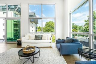 Stylish Top-Floor Apartment in Merivale - 0