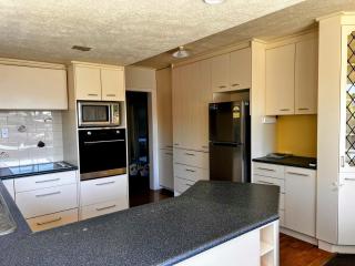 'Stay in the Loop' Spacious Family Retreat in Te Anau - 2