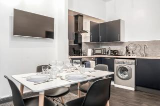 LAW 5 - is 2 Rooms, 4 Beds, Private Parking, Fully Equipped - 0