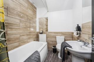 LAW 5 - is 2 Rooms, 4 Beds, Private Parking, Fully Equipped - 5
