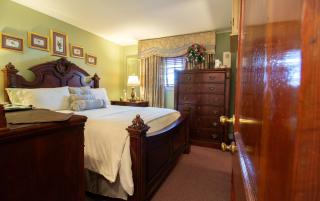 Peaceful 3BR Garden Cottage - Long Island Escape - 4