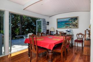 Te Uenga - Parekura Bay Holiday Home - 4