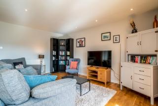 Bright Top Floor Haven Modern 2BR in Edinburgh - Pass the Keys - 2