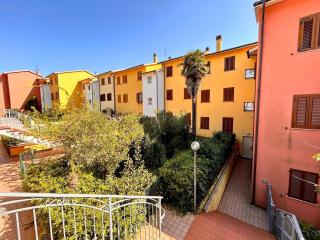 Apartment with balcony and parking space - 0