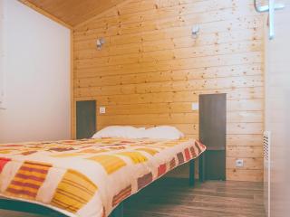 Getaway near Monclar Lake with pool - 7