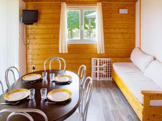 Getaway near Monclar Lake with pool - 8